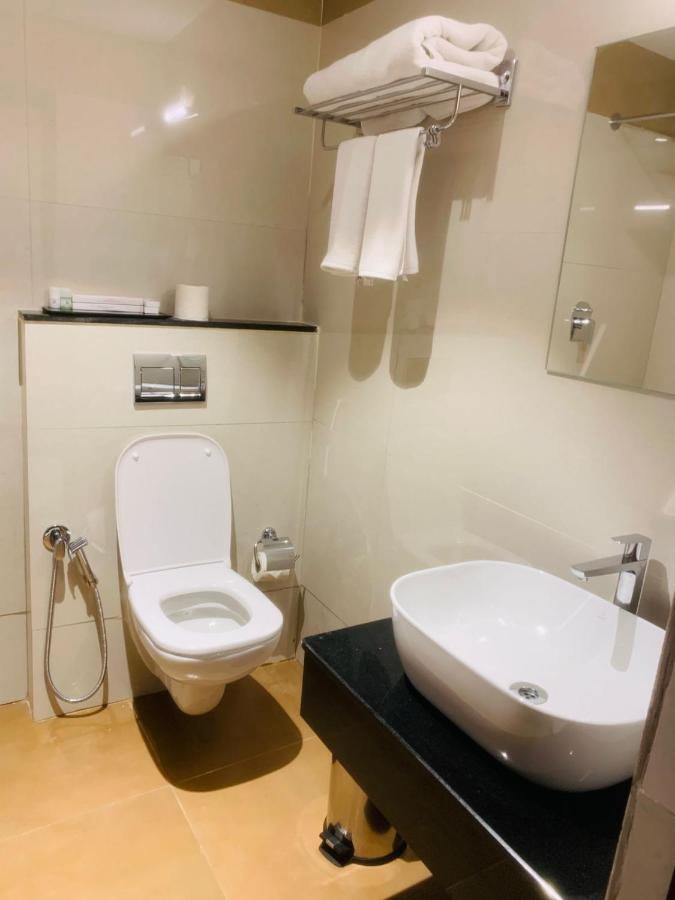 Rajathadri Royal Inn Bangalore Buitenkant foto