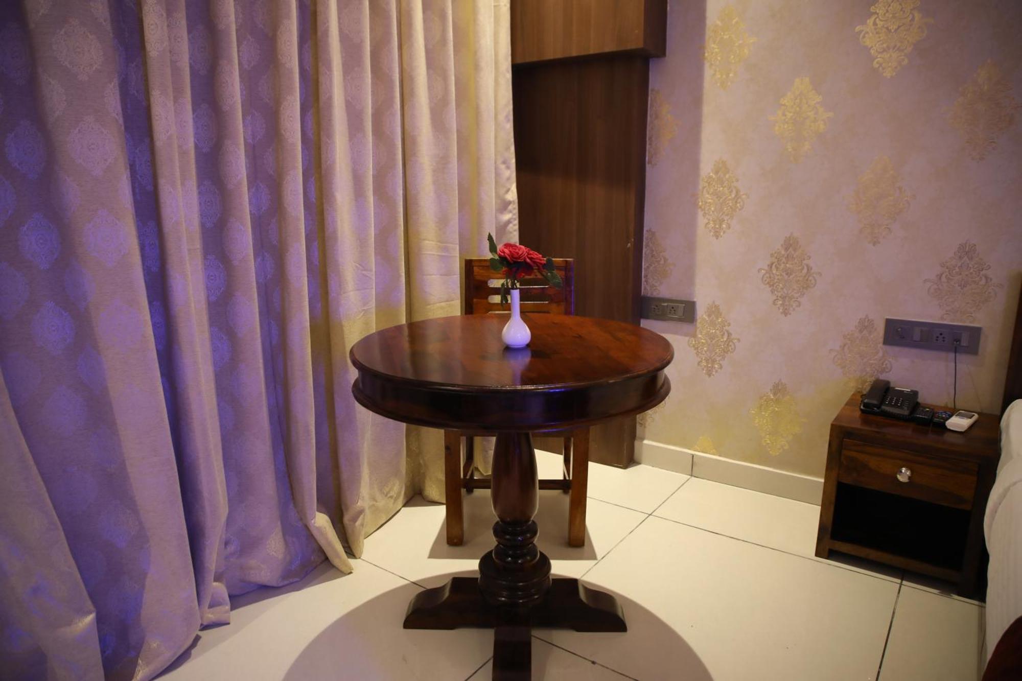Rajathadri Royal Inn Bangalore Buitenkant foto