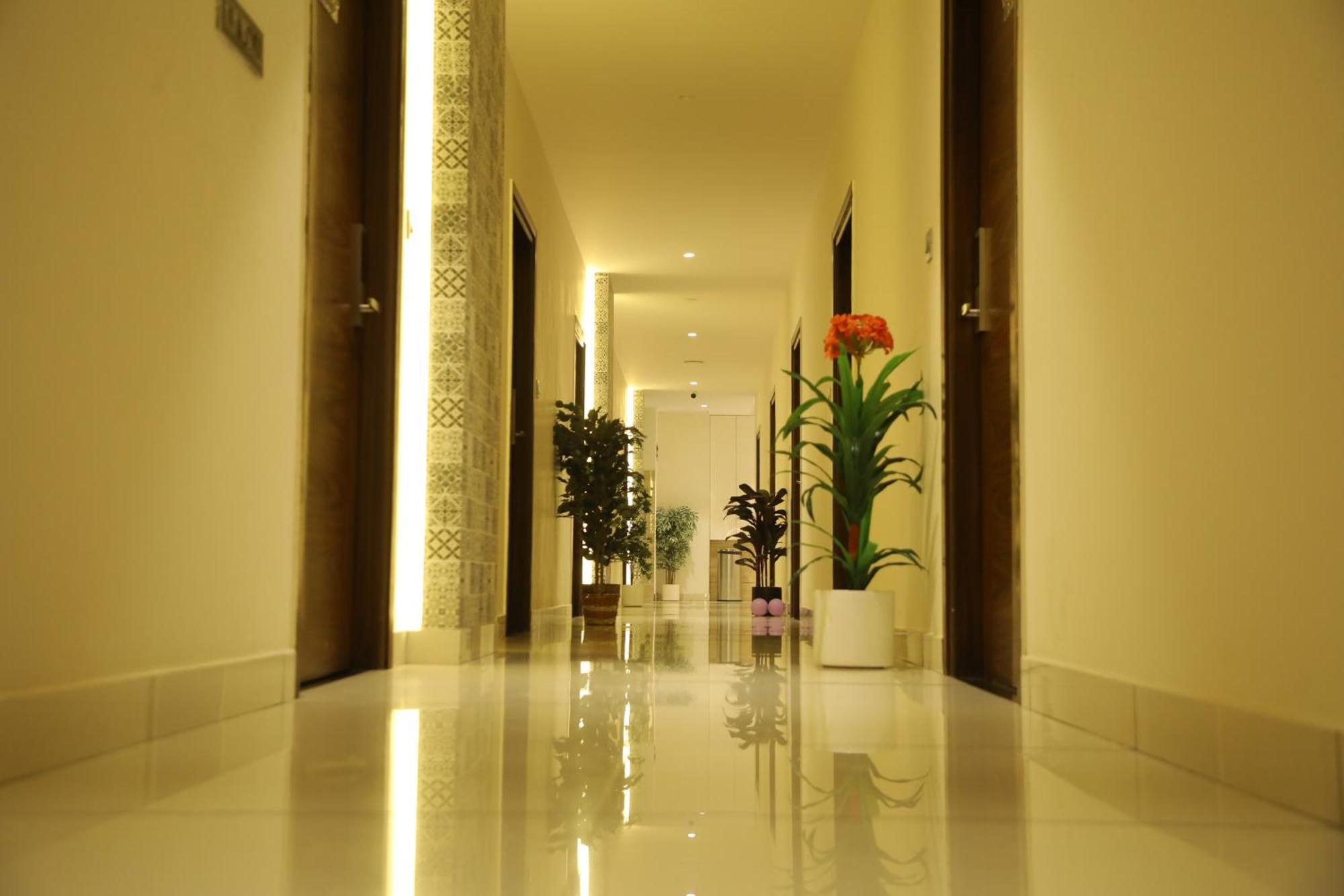 Rajathadri Royal Inn Bangalore Buitenkant foto