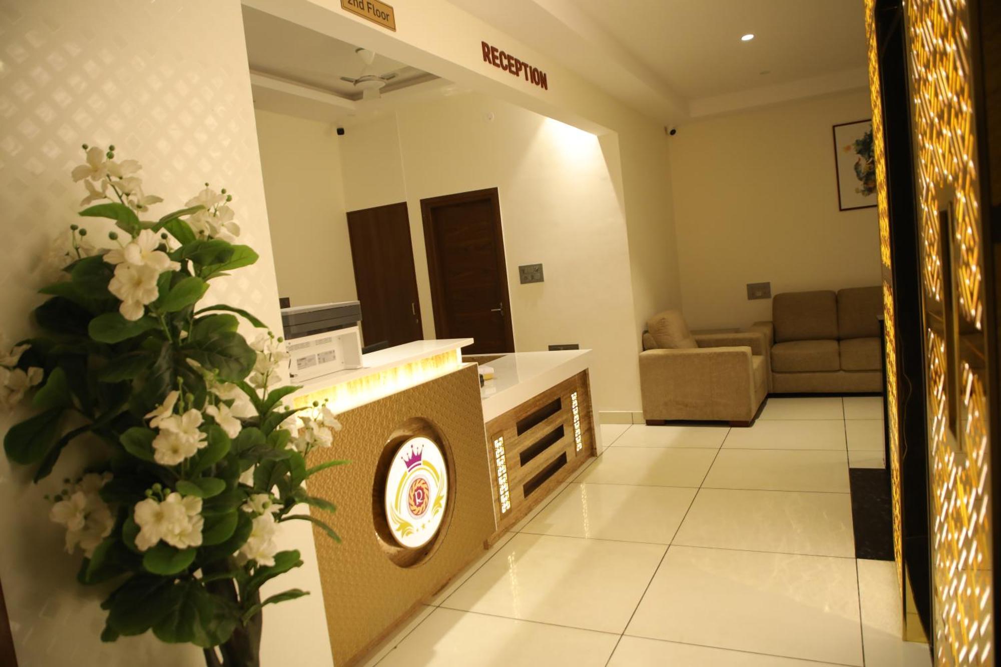 Rajathadri Royal Inn Bangalore Buitenkant foto